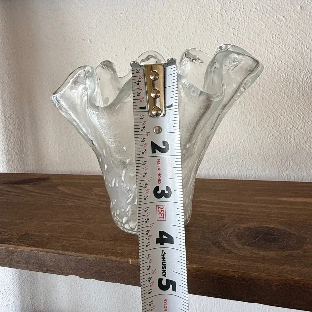 Gruppo T1 Italy Hand Blown Glass Handkerchief Vase White Speckled Ruffle